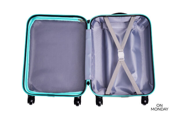 Tyhjä matkalaukku avattuna