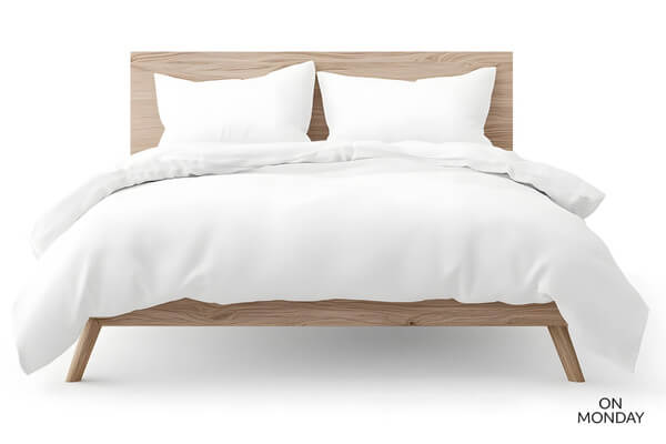 Sänky ja valkoiset lakanat